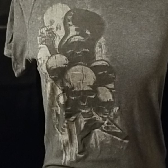 Skull & Guitar Tshirt - Picture 2 of 5